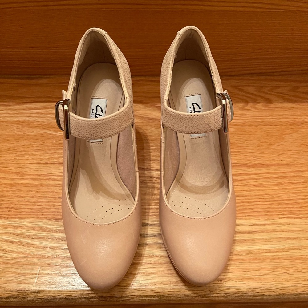Clarks nude shoes - bought in London - size 5